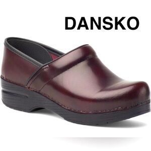 Dansko Women’s Burgundy Leather Clogs - Size 40 -EUC (9-9.5)